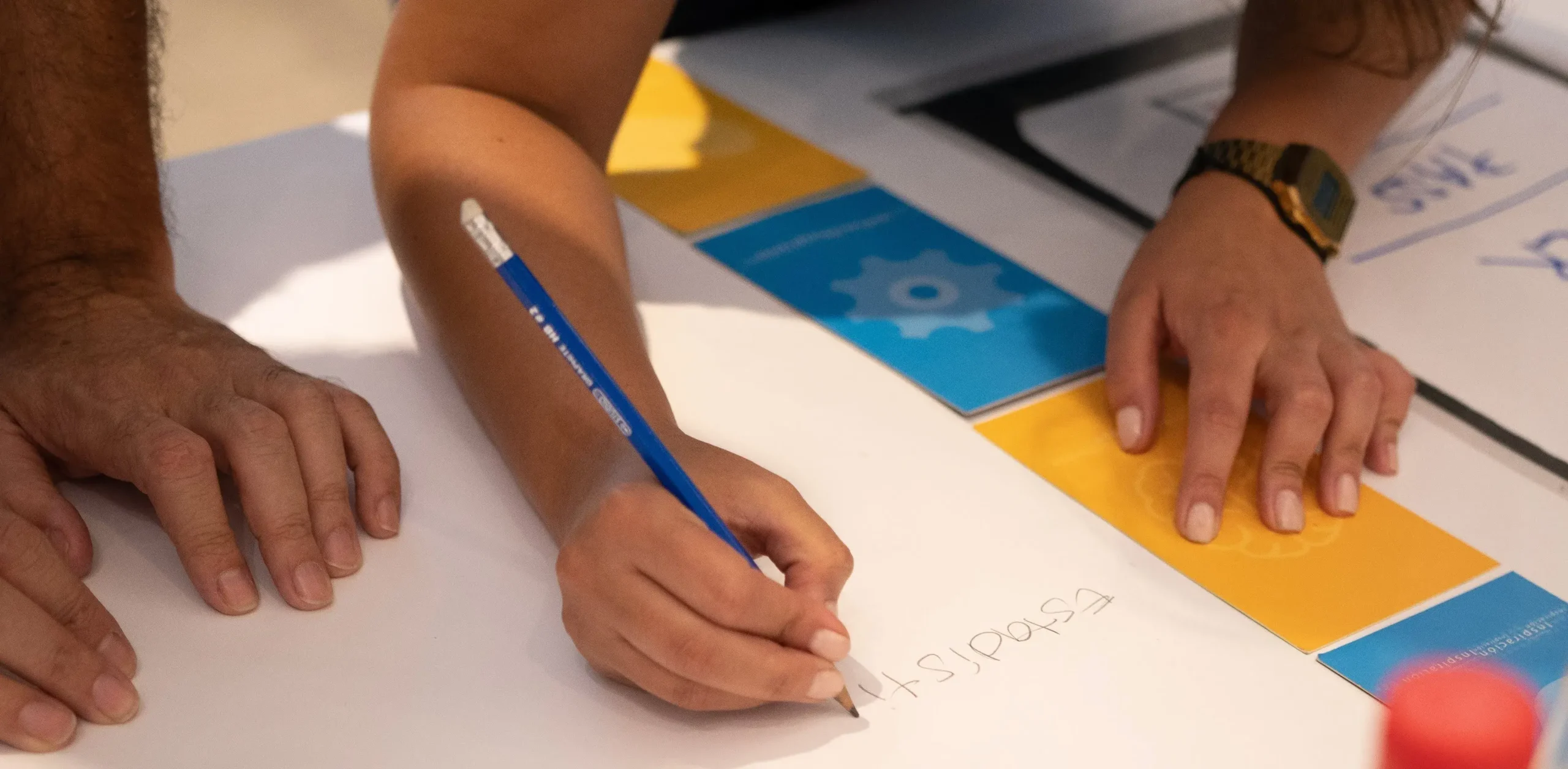 Taller de Design Thinking en Cartagena con el equipo de marketing de Fortinet Latinoamérica, desarrollando prototipos de soluciones innovadoras.