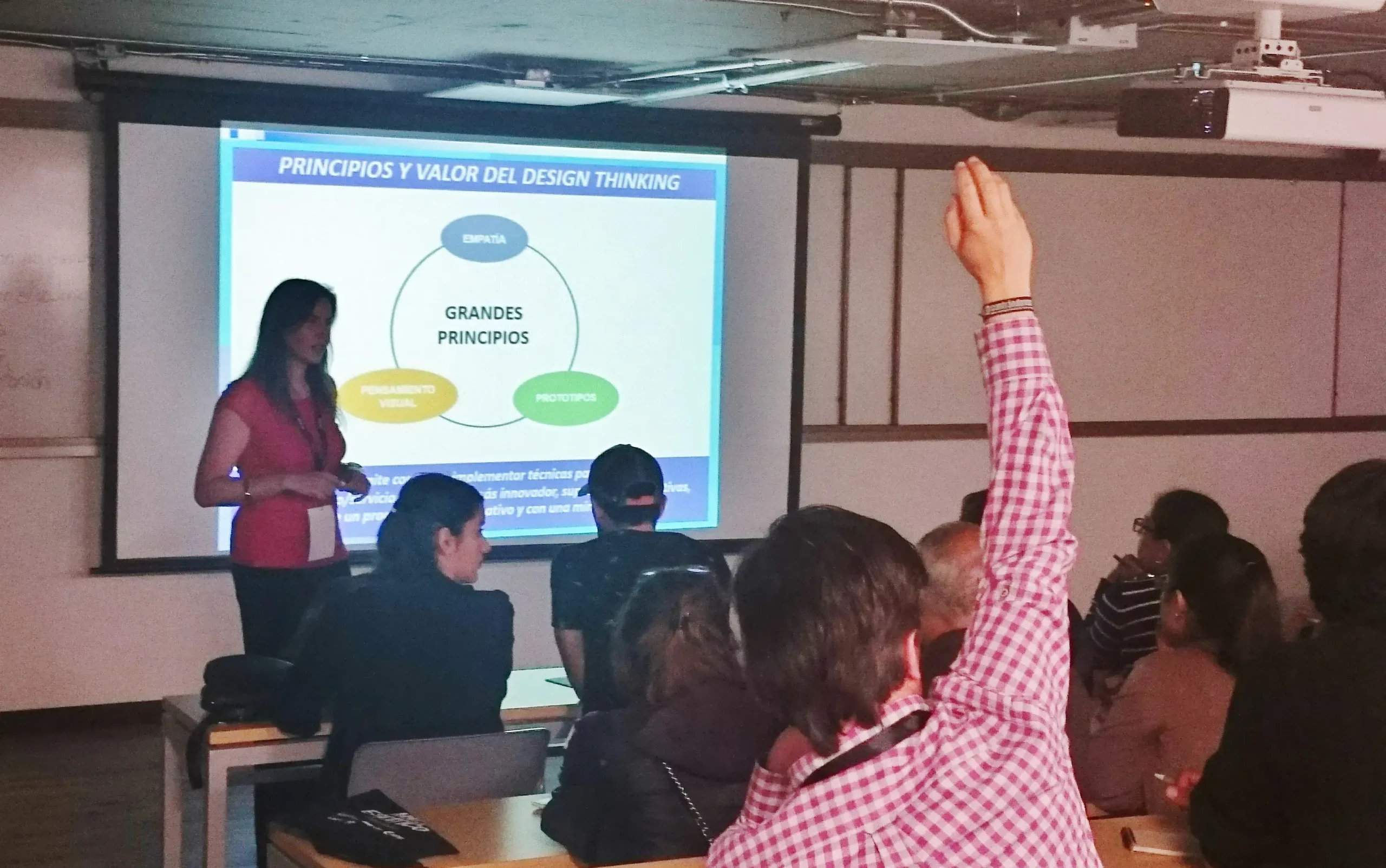 Taller de Design Thinking en el Héroes Fest, el festival de innovación y emprendimiento más importante de Latinoamérica. Explicando principios y el valor de esta metodología ágil para innovar