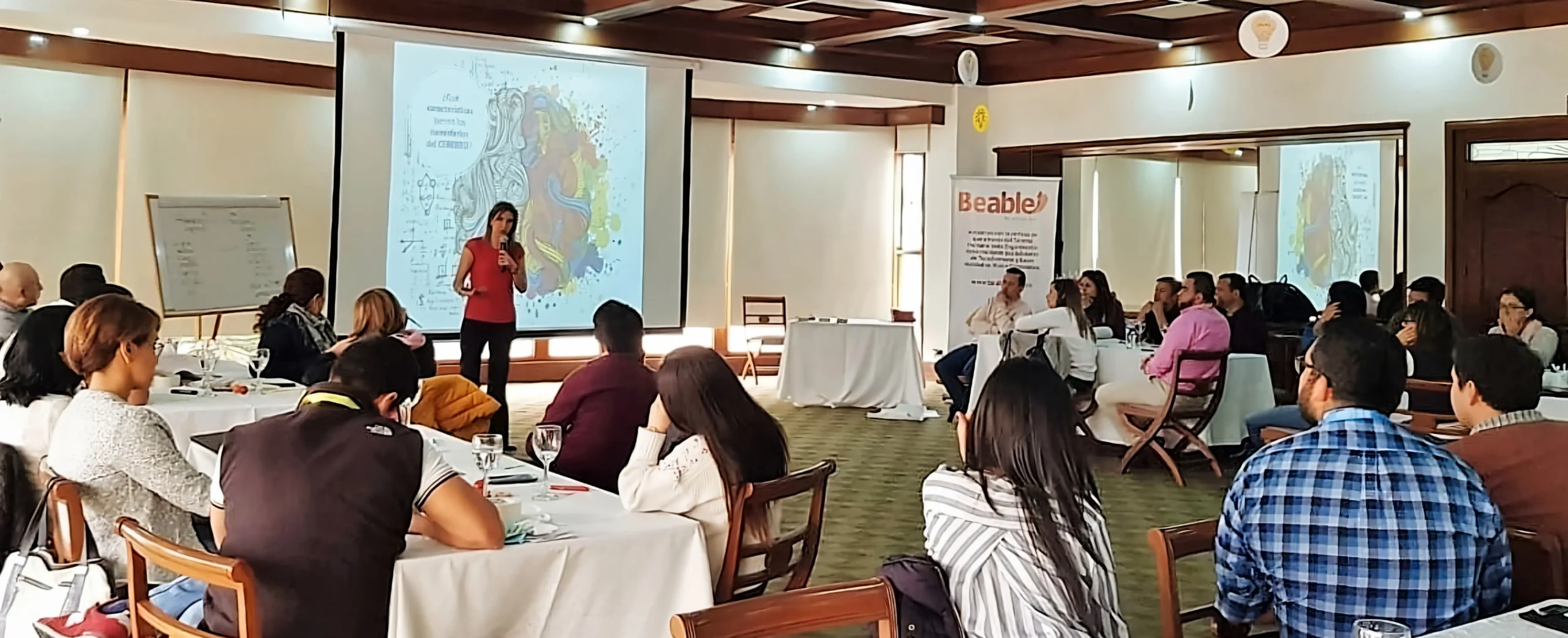 Formación práctica sobre planeación estratégica con Sanofi, aplicando creatividad e innovación con WakeUpBrain.